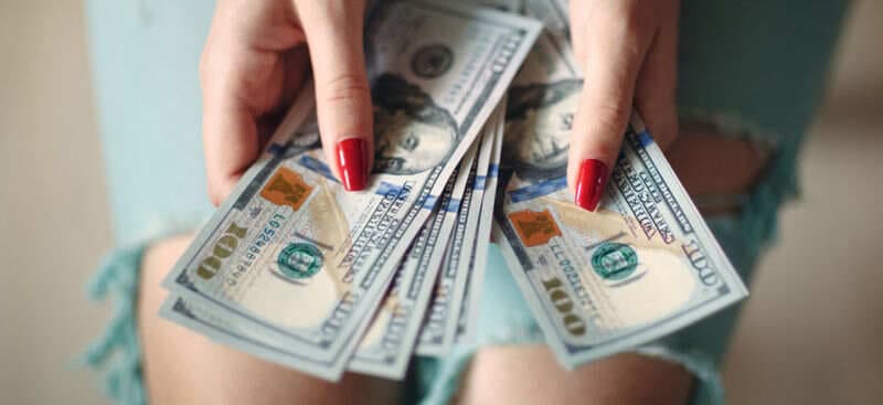 Student counts cash.